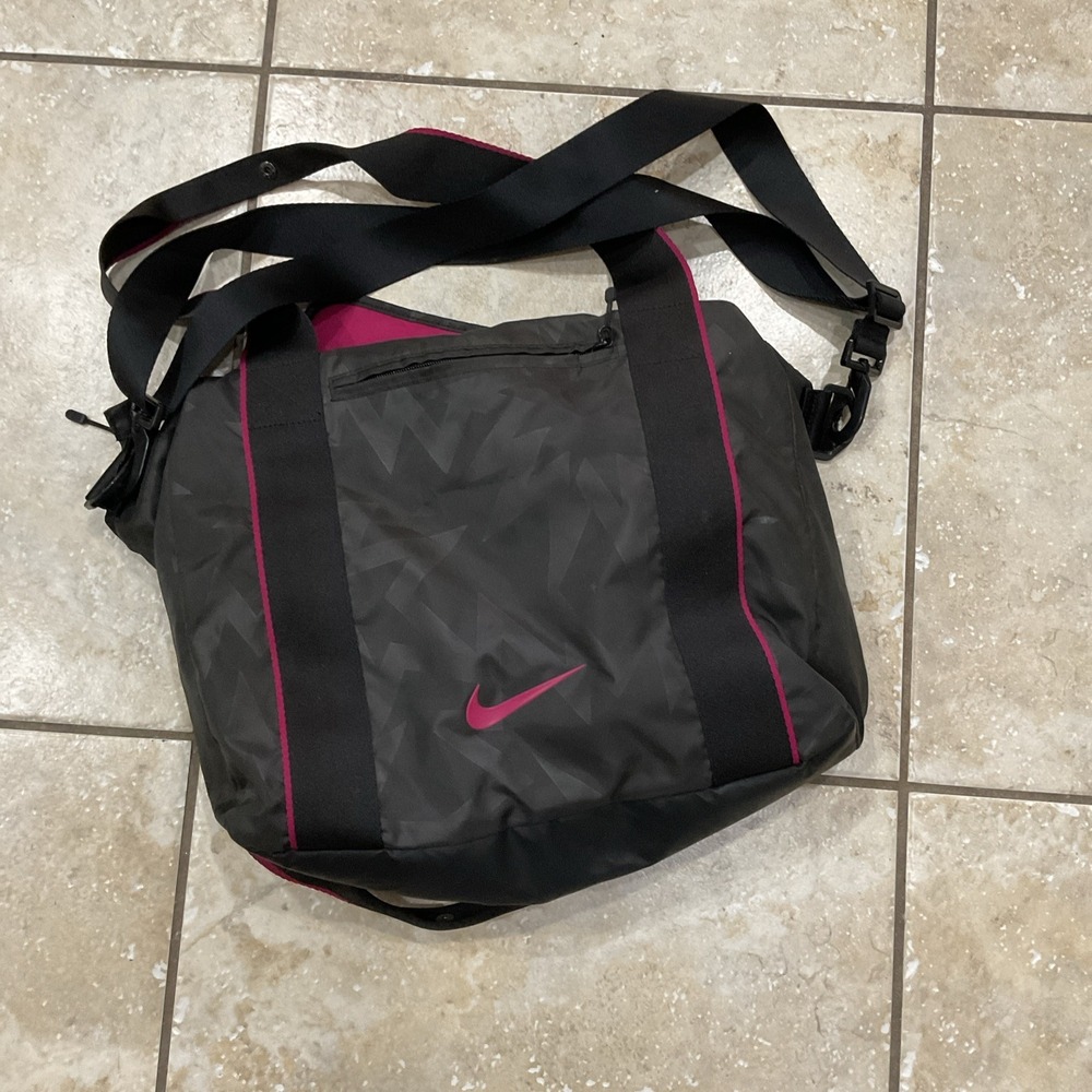nike‎ womens midsize travel/duffel bag black and pink shoulder bag